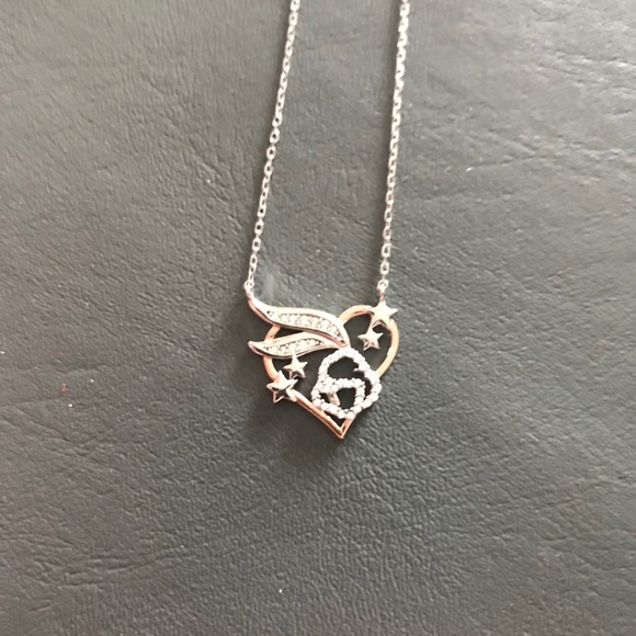 Charmed Aroma | Sterling Silver Bugs Bunny Necklace 🐰 - Picture 2 of 5
